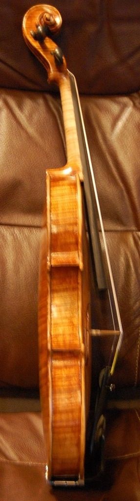 Side view of Oliver 3/4-size violin