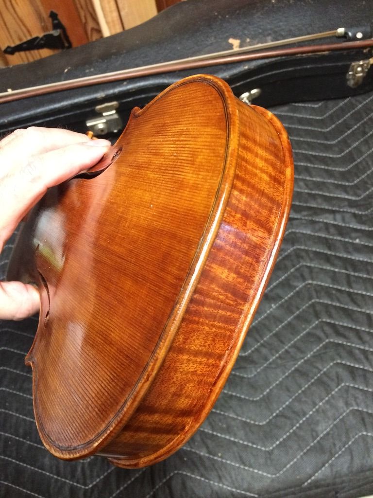 Bottom of the violin before the endpin