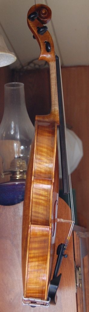 Side view of an Oliver acoustic Five-string Fiddle, showing the myrtle ribs. Handmade in Oregon by Chet Bishop.