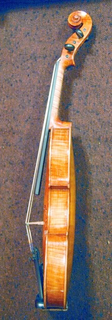 Side View of an Oliver acoustic five-string fiddle. Handmade in Oregon by Chet Bishop.