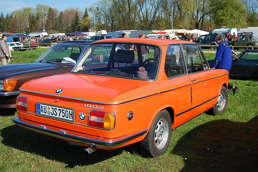 BMW 1802 IMG Two Citroen Traction Avants