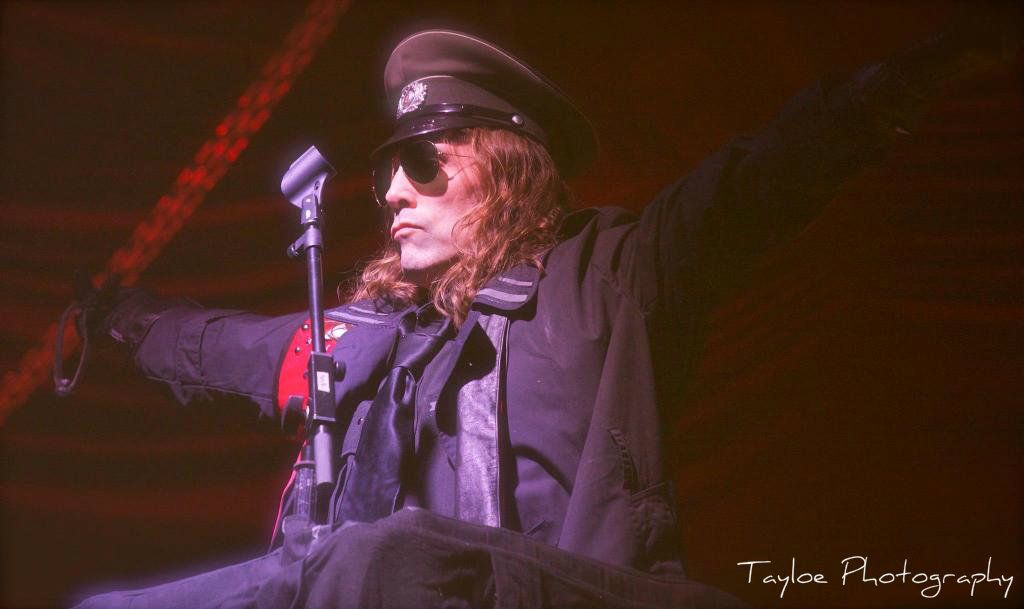 IMAGE: http://i204.photobucket.com/albums/bb225/Shadowcaver/Facebook/El%20Monstero%202012%20Pageant/324749_179633542179693_1756913395_o.jpg