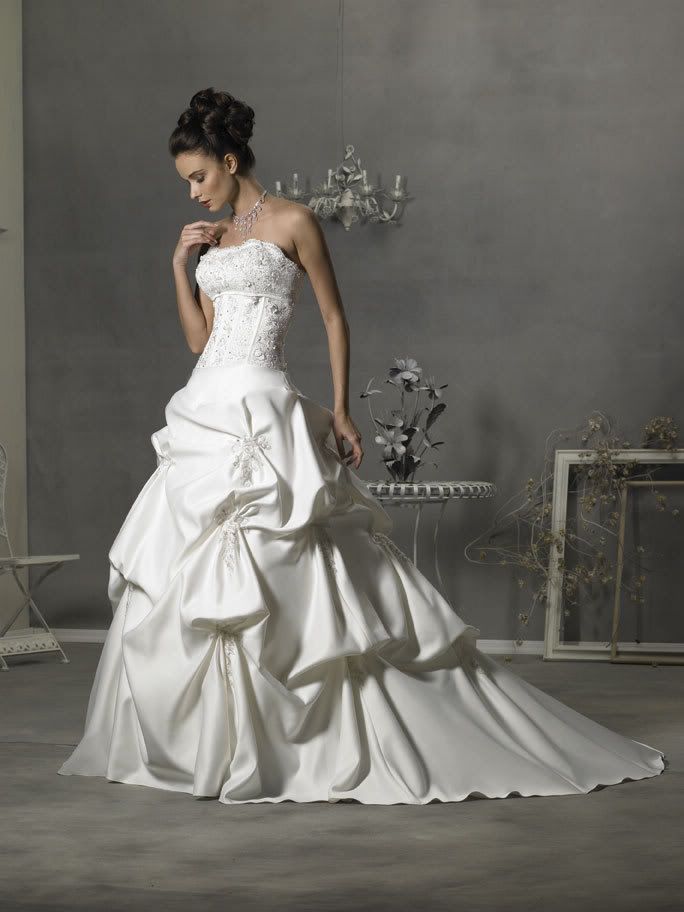 wedding dress for wedding abroad, strapless pick up gown