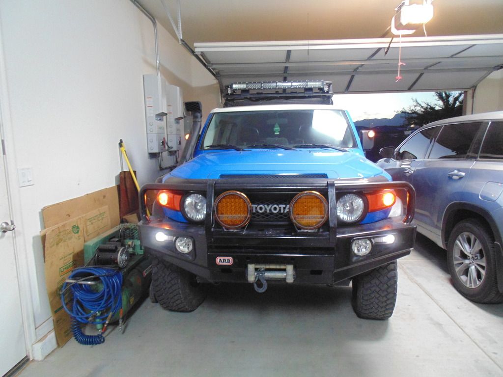 On the roof is a 580W 42" light bar featuring 7W Philip LEDs with 4D