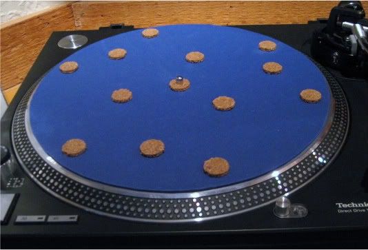 Technics SL1210mkII w/foam cork spot mat