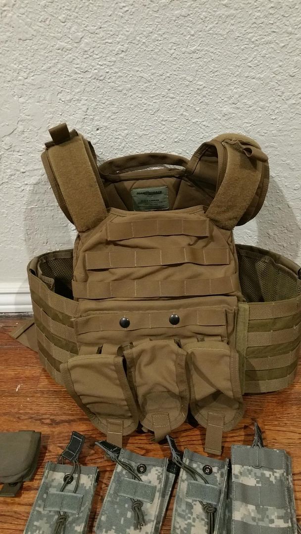 DBT Diamondback Tactical medium plate carrier w/ cumberbund, lots of