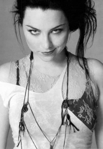 http://i204.photobucket.com/albums/bb56/majaro1981/AMYLEEEEE.jpg