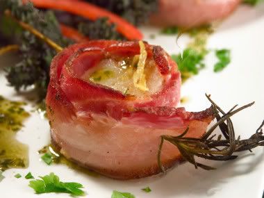 ist2_282444_bacon_wrapped_scallop.jpg